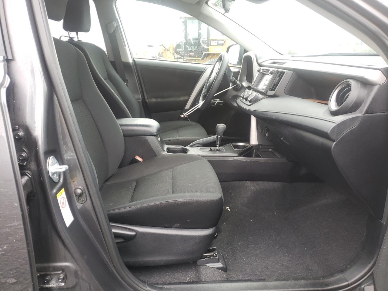 Photo 5 from auction – 2018 TOYOTA RAV4 LE with VIN 2T3BFREV4JW711293