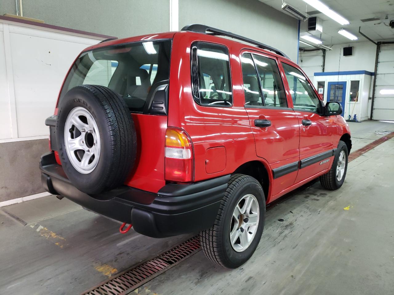 Photo 4 from auction – 2002 CHEVROLET TRACKER with VIN 2CNBJ13CX26928163