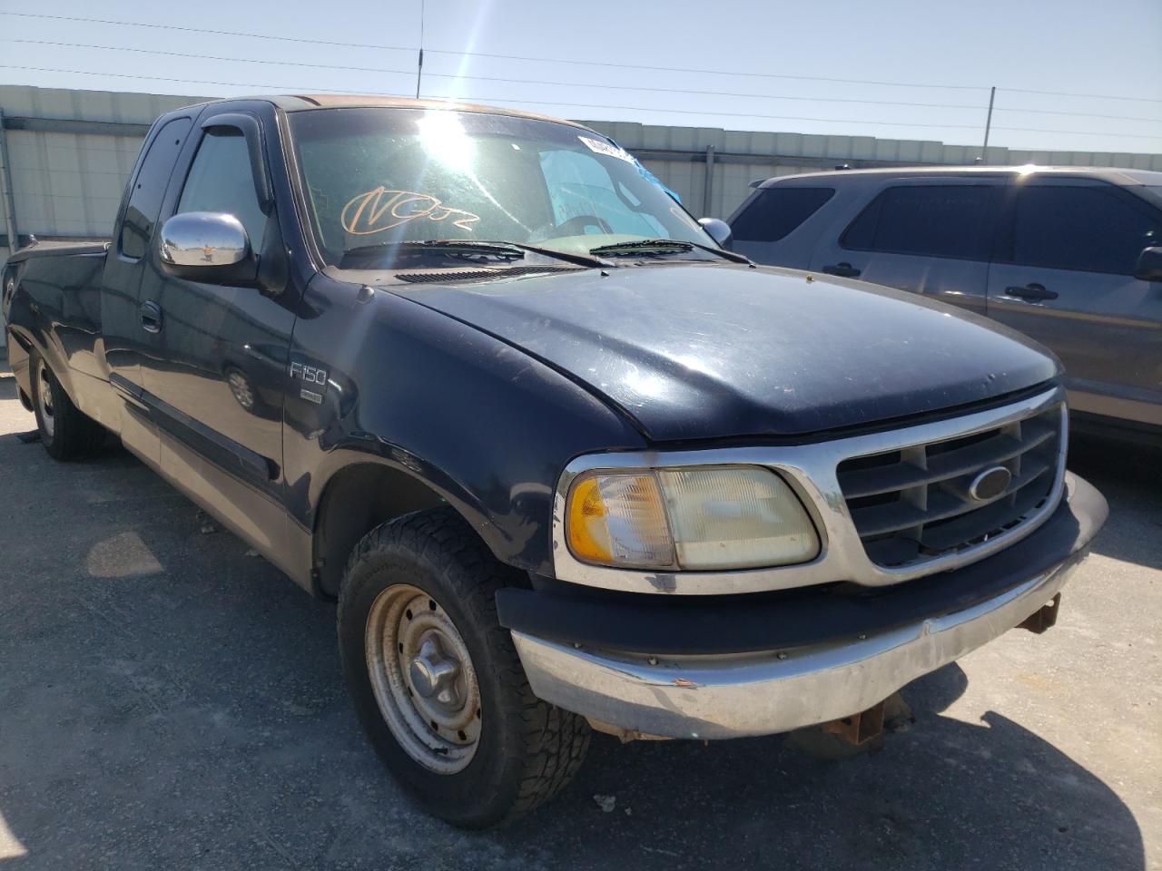 FORD F150 2001 مع رقم تعريف المركبة 1FTRX17W41NB69672 - صورة من المزاد