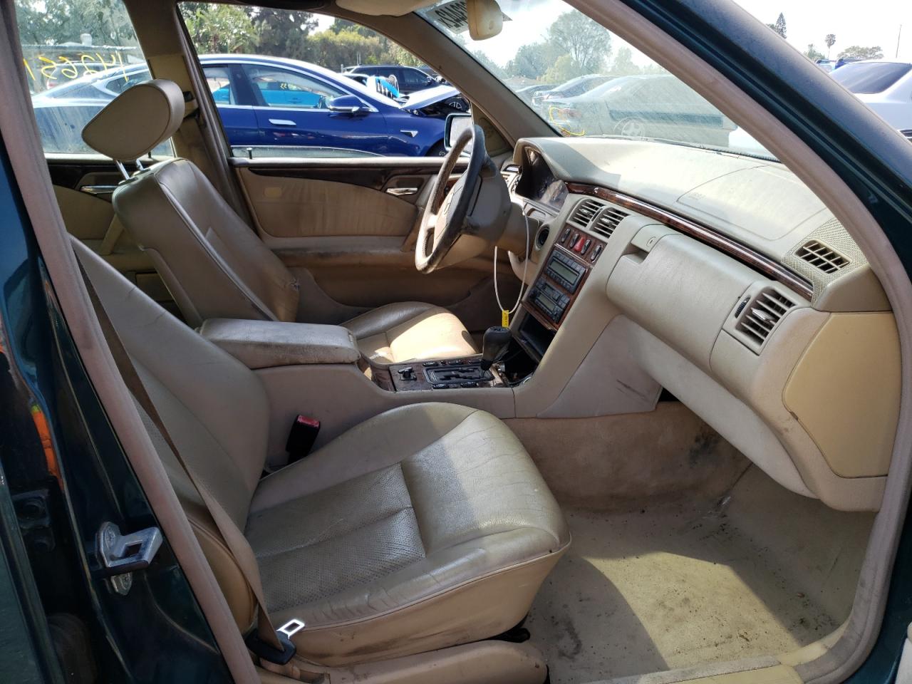 Photo 5 from auction – 1998 MERCEDES-BENZ E 320 with VIN WDBJF65F0WA555017