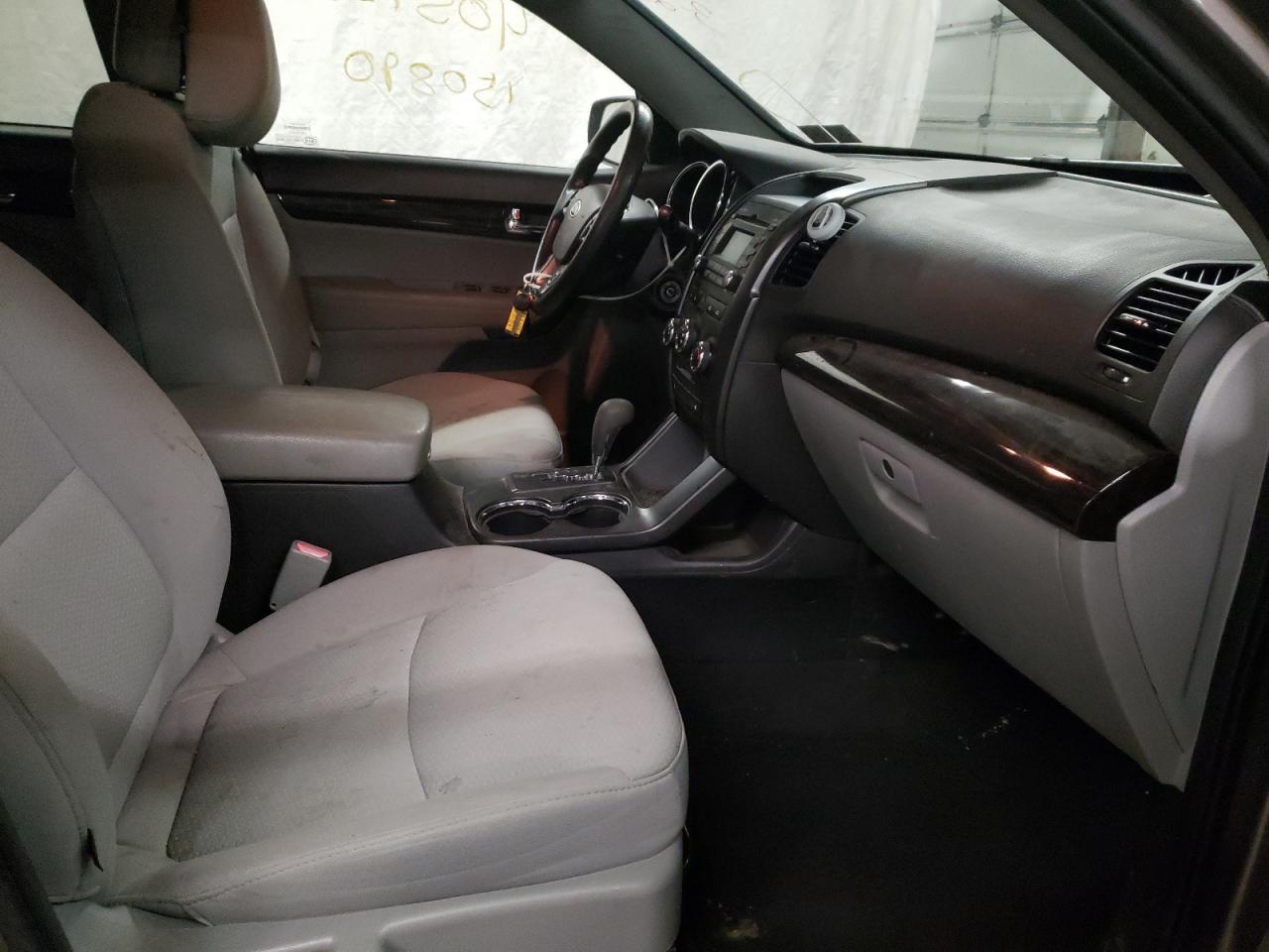 Photo 5 from auction – 2012 KIA SORENTO BA with VIN 5XYKTCA69CG278317
