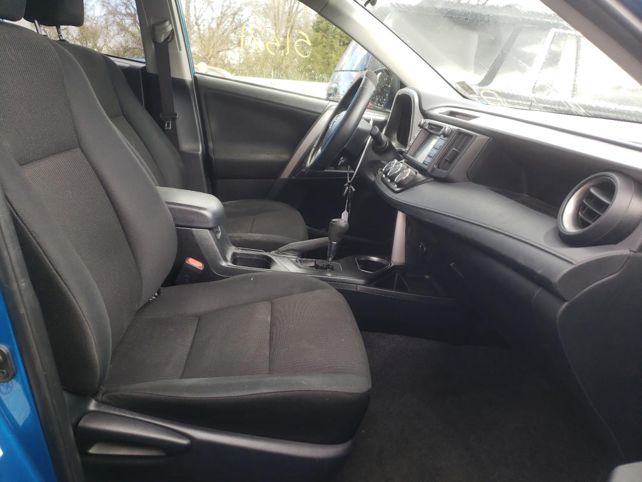 Photo 5 from auction – 2017 TOYOTA RAV4 LE with VIN JTMBFREVXHD210531