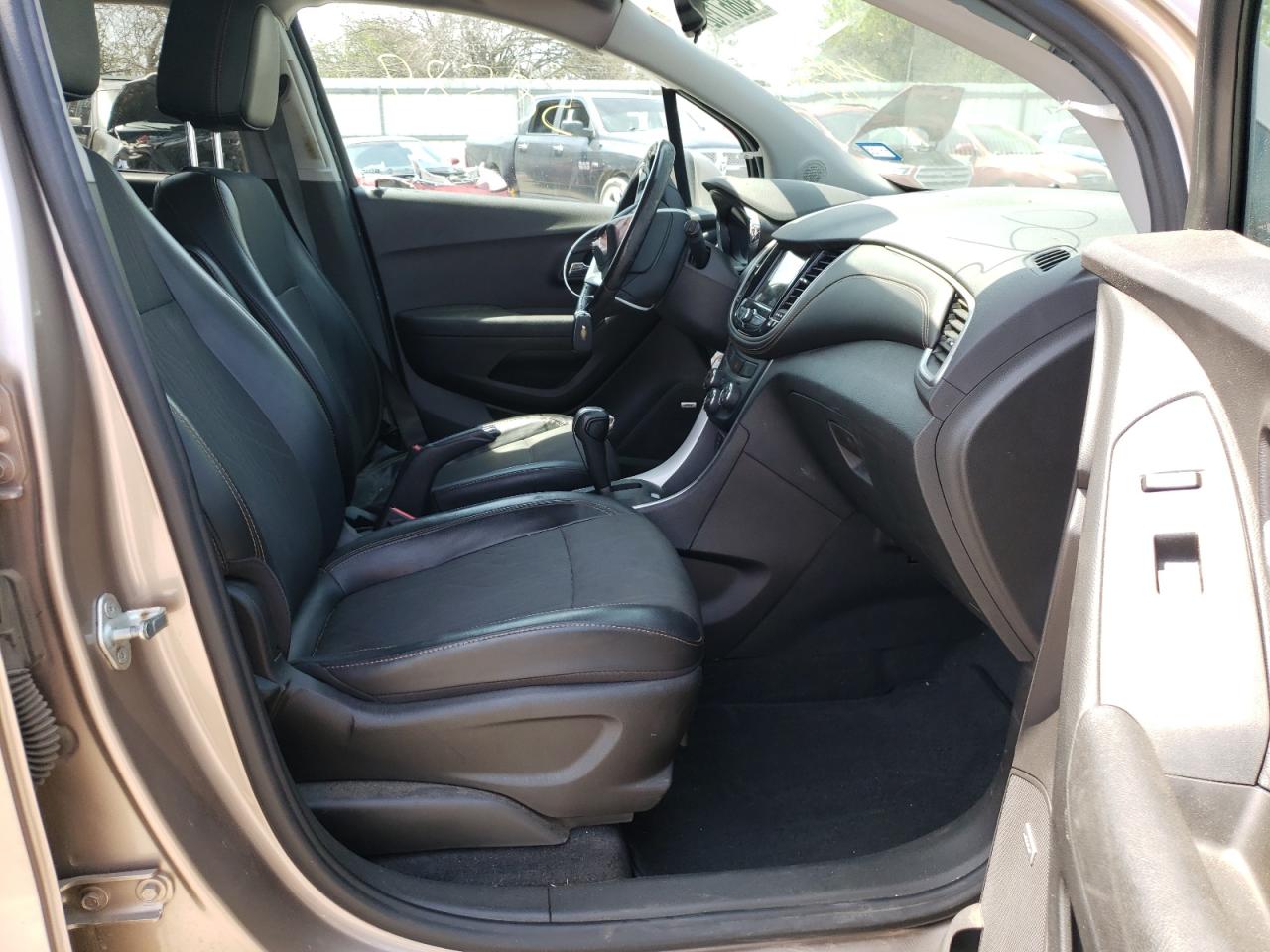 Photo 5 from auction – 2019 CHEVROLET TRAX 1LT with VIN 3GNCJLSB8KL135119
