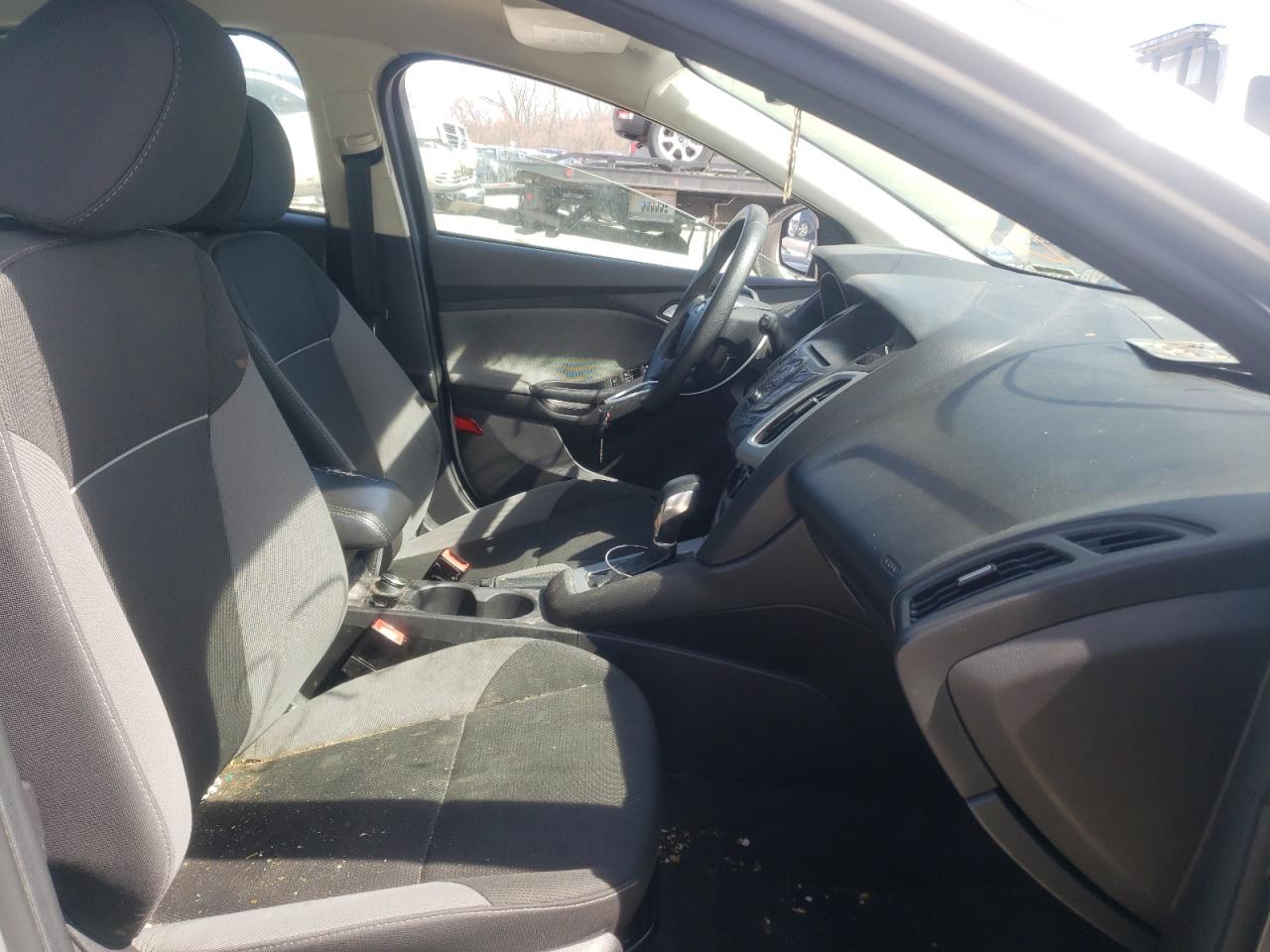 Photo 5 from auction – 2013 FORD FOCUS SE with VIN 1FADP3K24DL278617