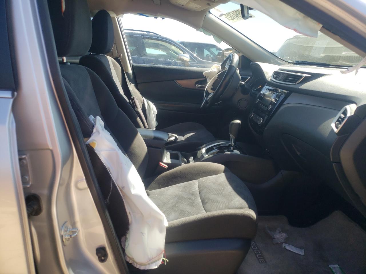 Photo 5 from auction – 2015 NISSAN ROGUE S with VIN KNMAT2MT6FP575411
