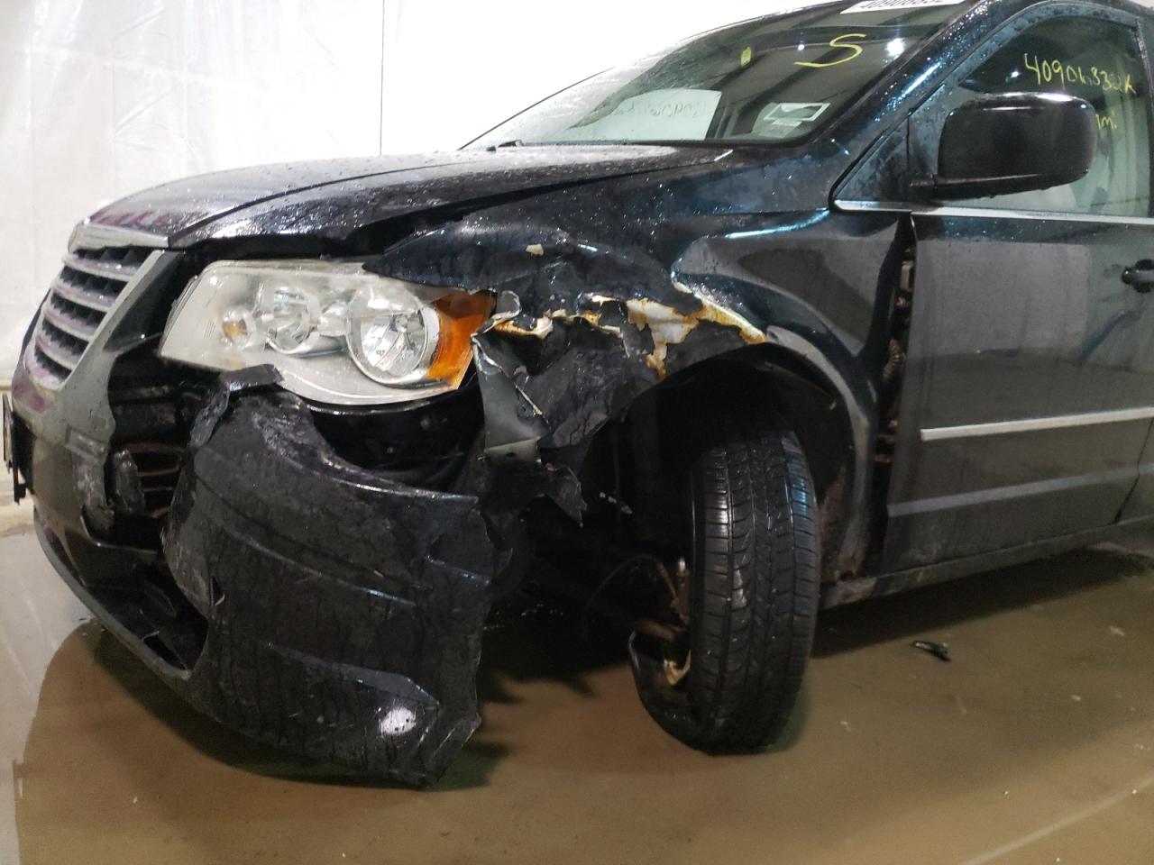 Photo 9 from auction – 2010 CHRYSLER TOWN & COU with VIN 2A4RR5D15AR422828