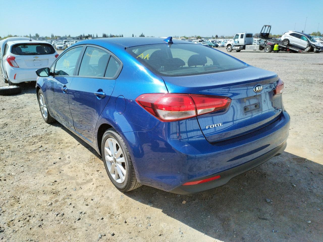 Foto 3 de la subasta – 2017 KIA FORTE LX con VIN 3KPFL4A74HE100402