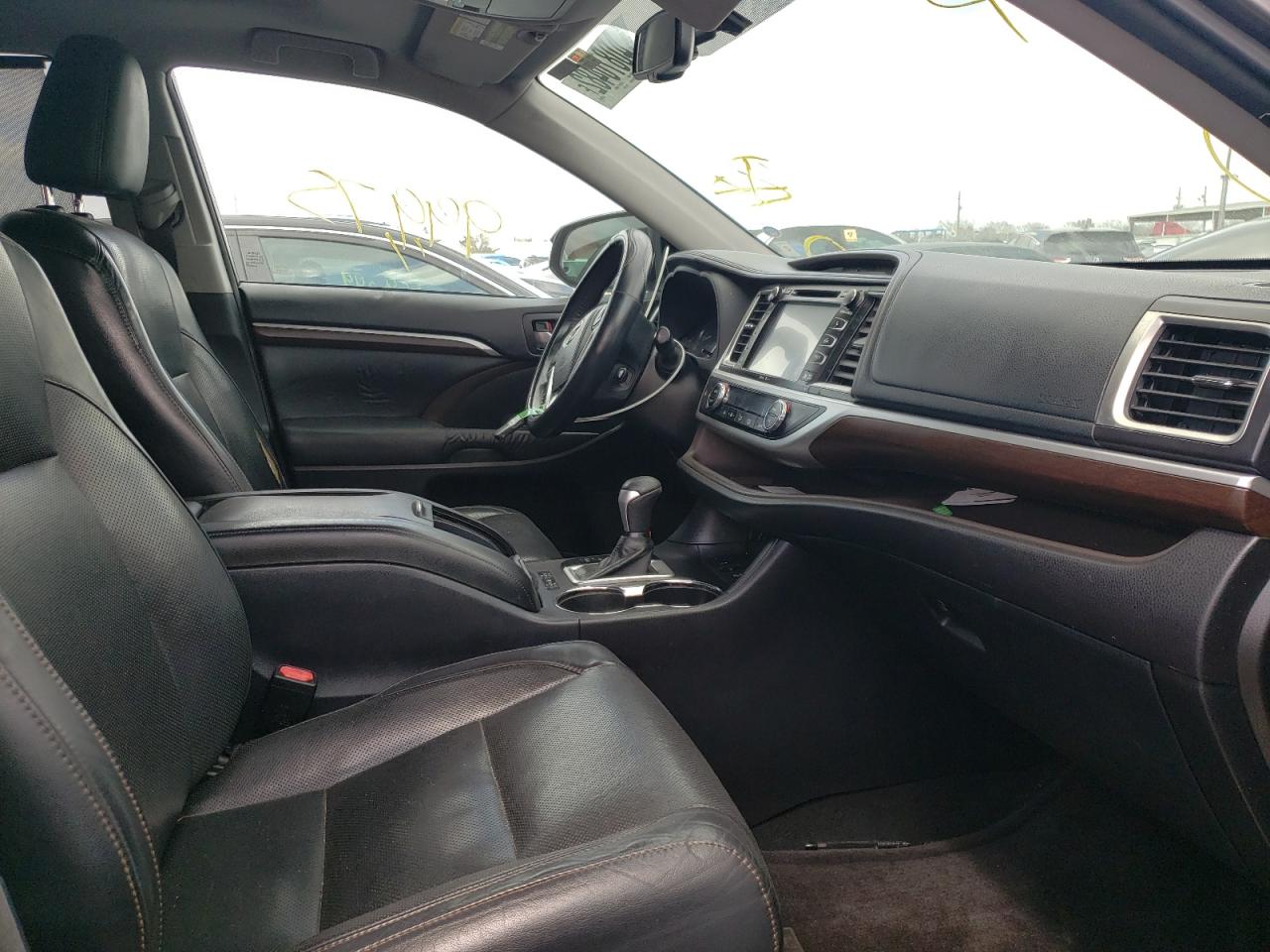 Photo 5 from auction – 2015 TOYOTA HIGHLANDER with VIN 5TDDKRFH7FS212316