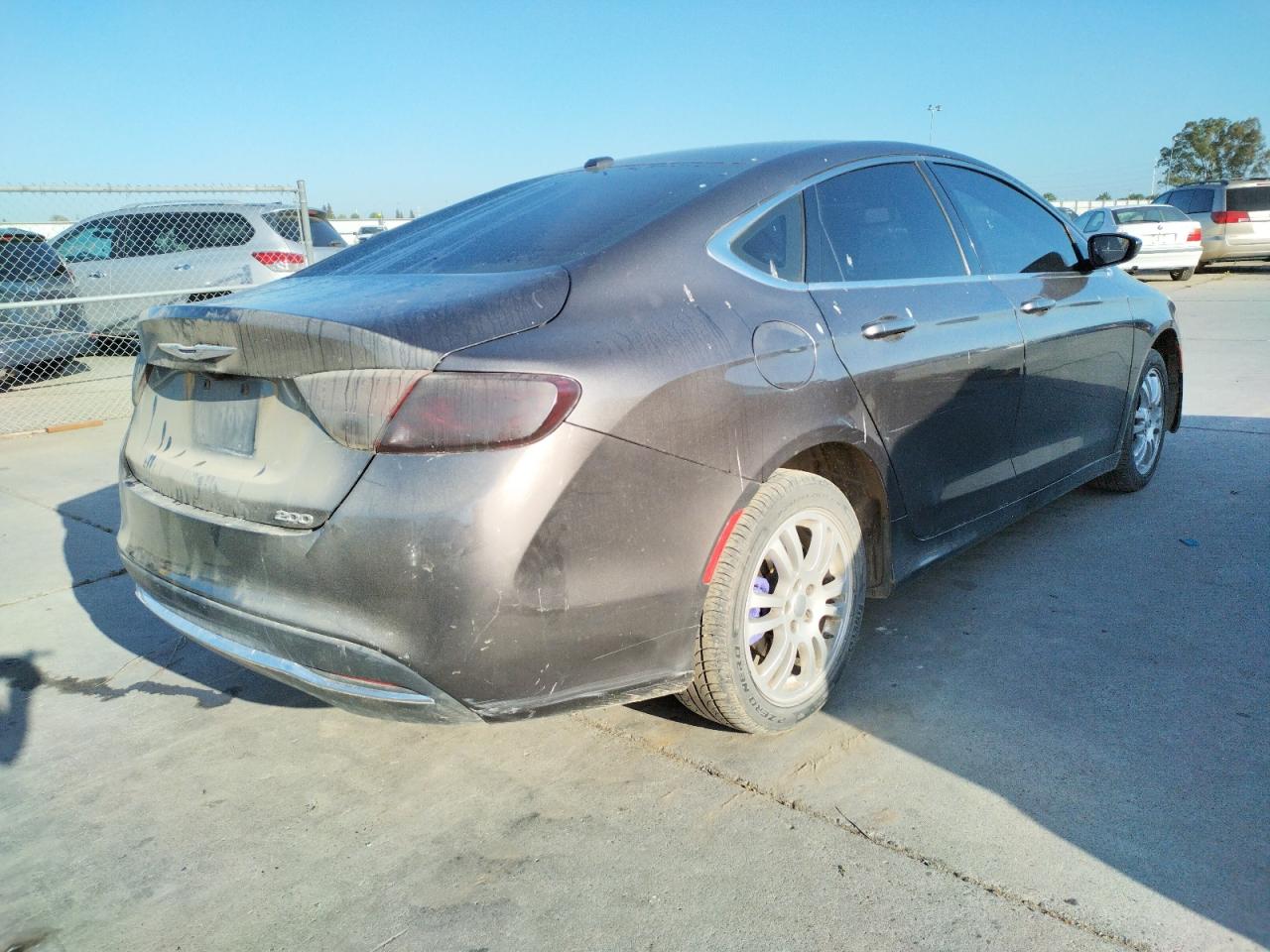 Photo 4 from auction – 2015 CHRYSLER 200 LIMITE with VIN 1C3CCCAB8FN747061