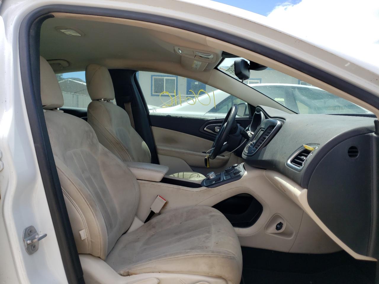 Photo 5 from auction – 2015 CHRYSLER 200 LIMITE with VIN 1C3CCCAB9FN599521
