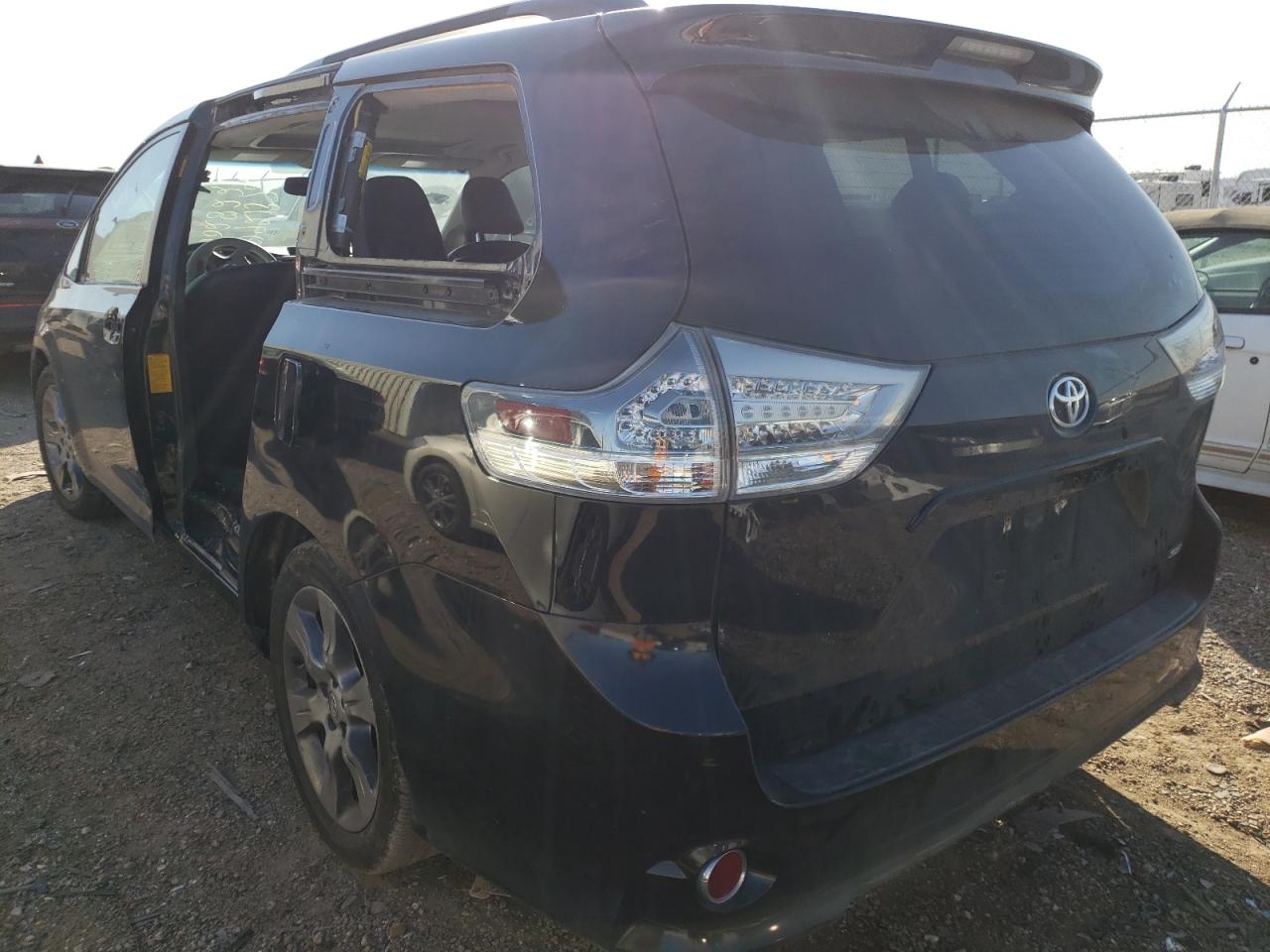 Photo 3 from auction – 2013 TOYOTA SIENNA SPO with VIN 5TDXK3DC3DS302822