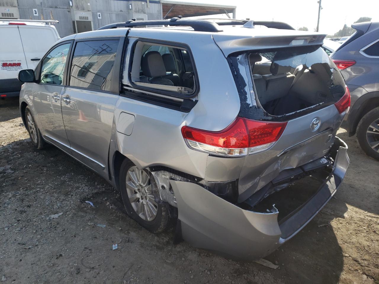 Photo 3 from auction – 2013 TOYOTA SIENNA XLE with VIN 5TDDK3DC6DS058652