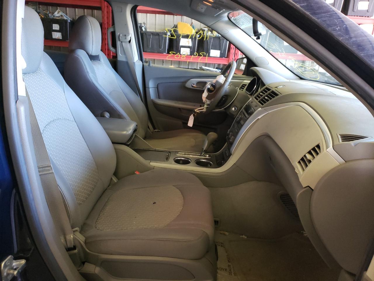 Photo 5 from auction – 2011 CHEVROLET TRAVERSE L with VIN 1GNKVFED7BJ167159