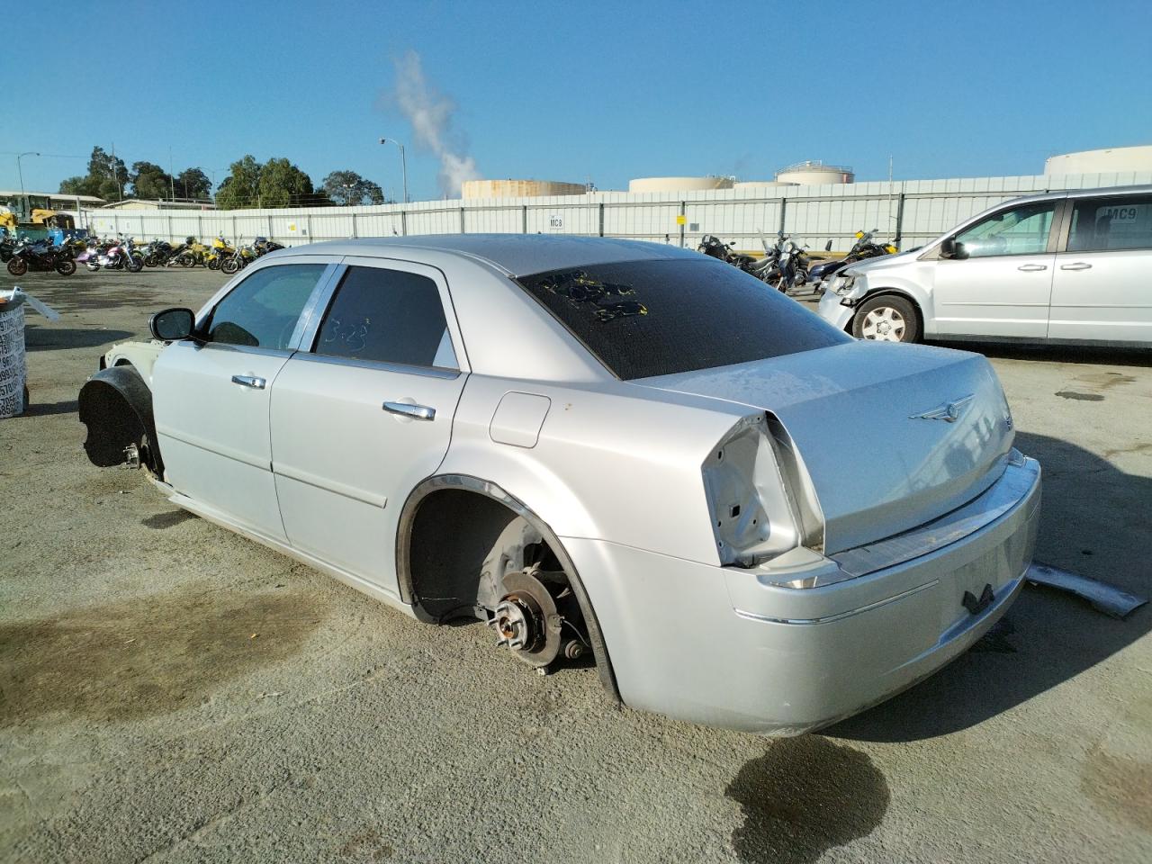 Photo 3 from auction – 2005 CHRYSLER 300 TOURIN with VIN 2C3JA53G85H180570