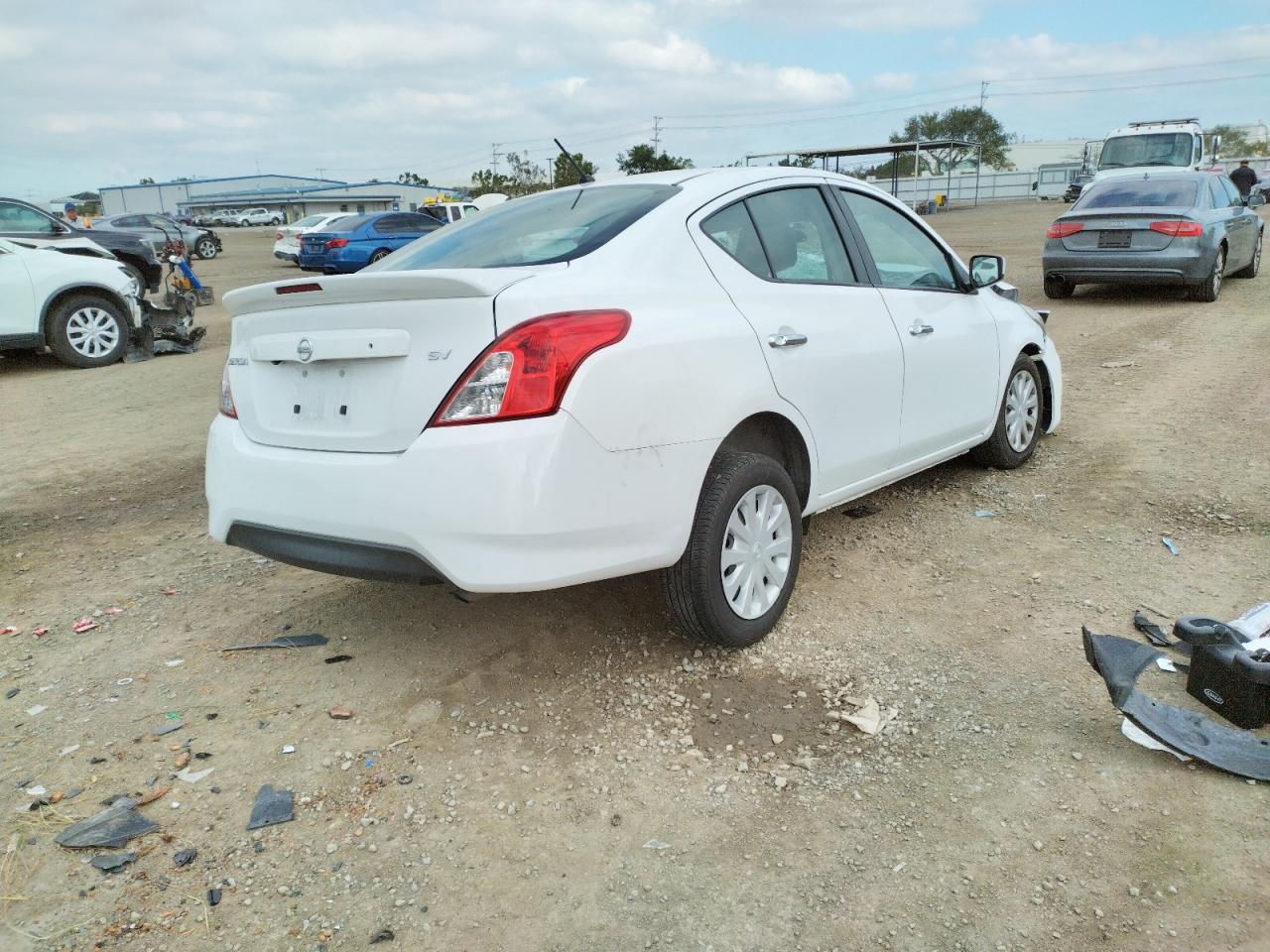 Photo 4 from auction – 2019 NISSAN VERSA S with VIN 3N1CN7AP8KL859882