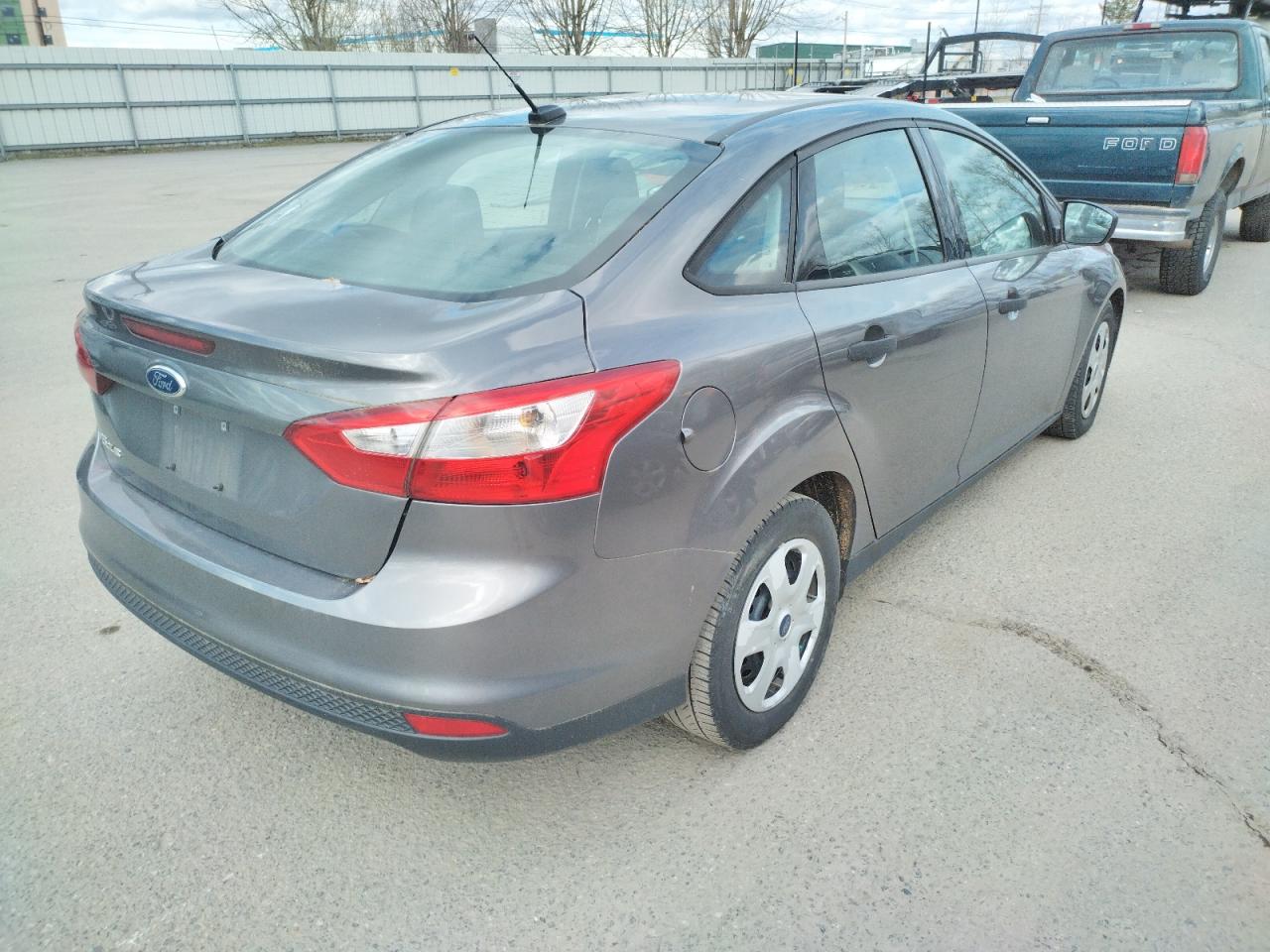 Photo 4 from auction – 2013 FORD FOCUS S with VIN 1FADP3E24DL290665