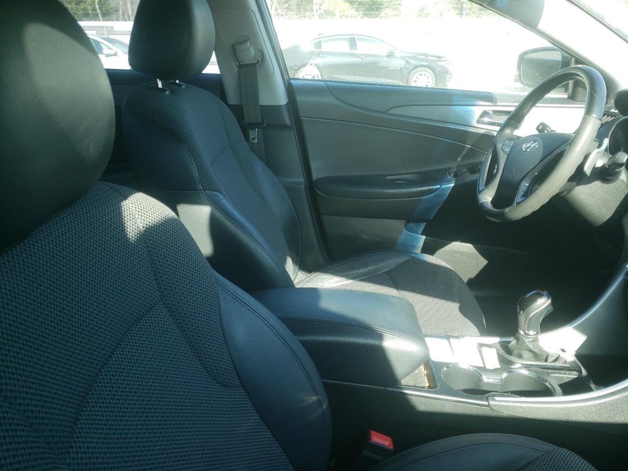 Photo 5 from auction – 2011 HYUNDAI SONATA SE with VIN 5NPEC4AB9BH262142