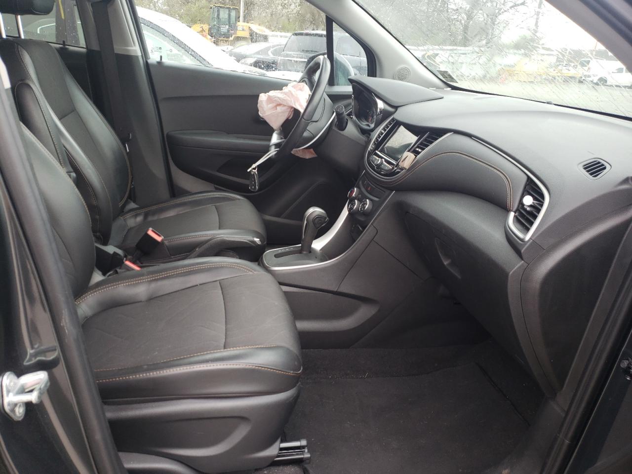Photo 5 from auction – 2018 CHEVROLET TRAX 1LT with VIN 3GNCJPSB1JL306525