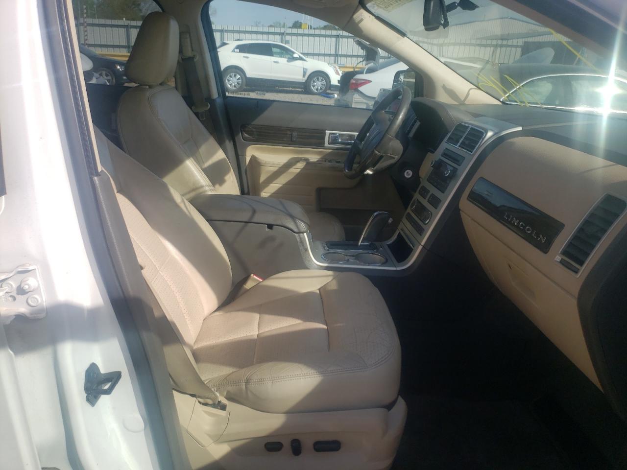 Photo 5 from auction – 2010 LINCOLN MKX with VIN 2LMDJ6JC2ABJ07111