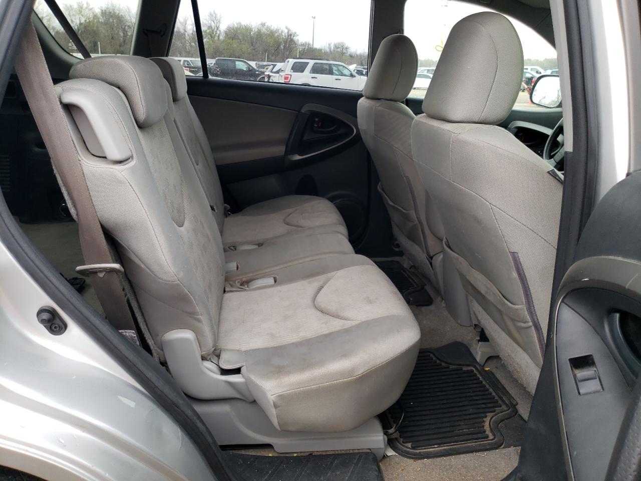 Photo 6 from auction – 2010 TOYOTA RAV4 with VIN JTMZF4DV4AD020670