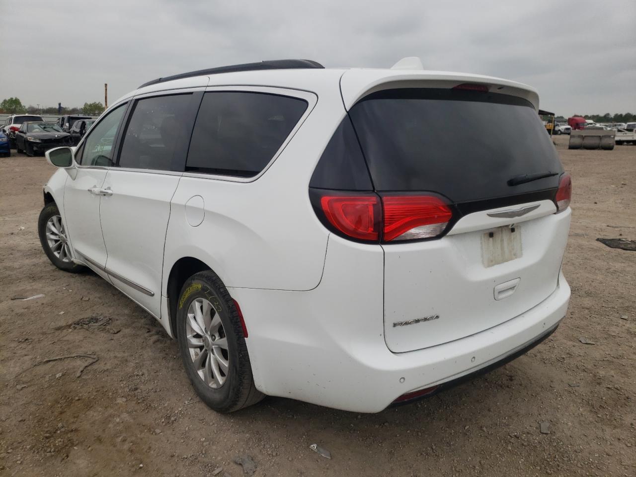Photo 3 from auction – 2017 CHRYSLER PACIFICA T with VIN 2C4RC1BG6HR576191