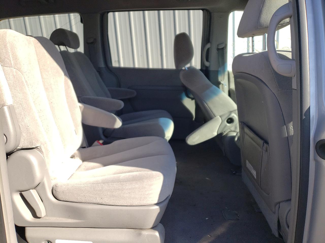 Photo 6 from auction – 2006 KIA SEDONA with VIN KNDMB233866029412