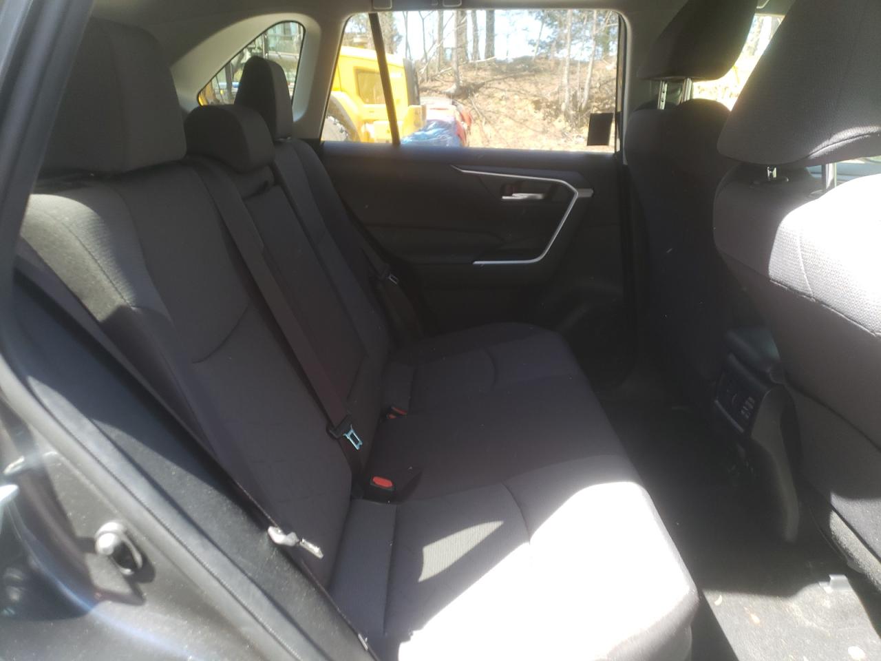 Photo 6 from auction – 2020 TOYOTA RAV4 XLE with VIN JTMR6RFVXLD001568