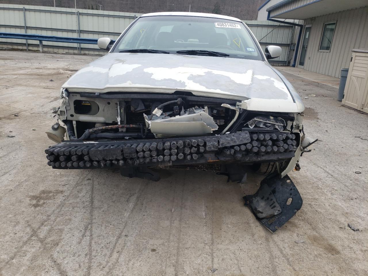 Photo 9 from auction – 2005 MERCURY GRAND MARQ with VIN 2MEFM75W35X608400