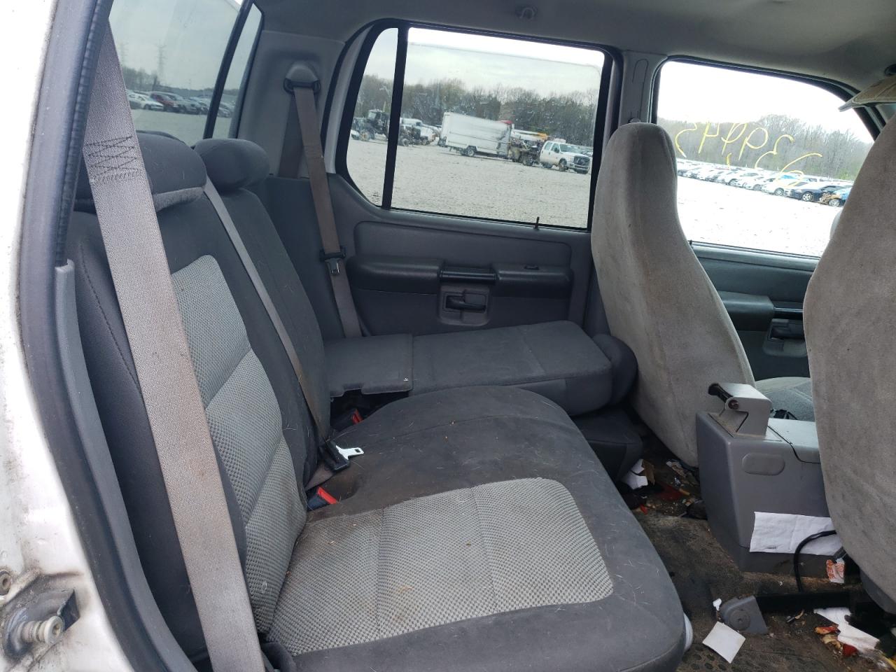 Photo 6 from auction – 2005 FORD EXPLORER S with VIN 1FMZU67K95UB51517