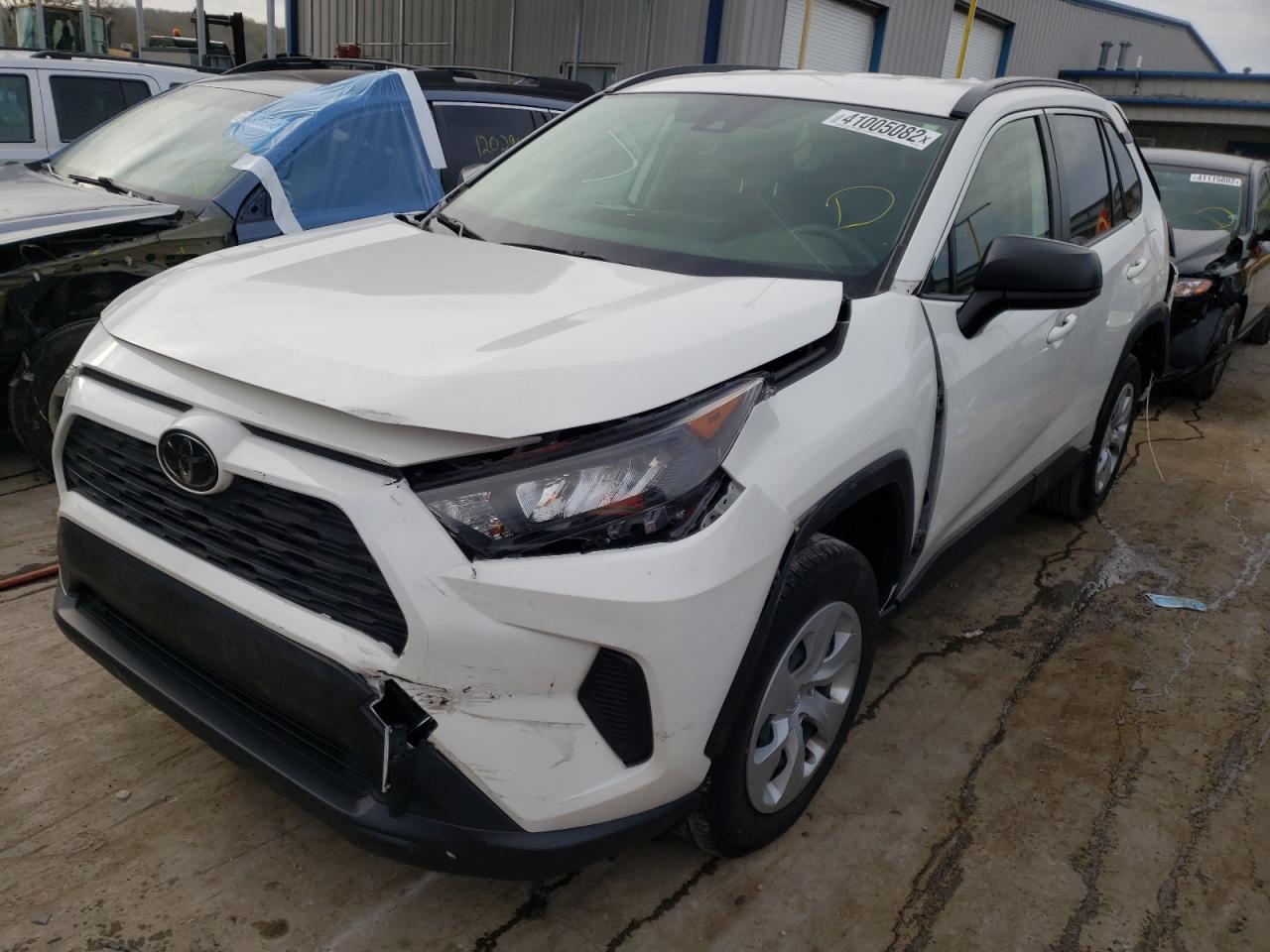 Photo 2 from auction – 2019 TOYOTA RAV4 LE with VIN JTMF1RFVXKD022498