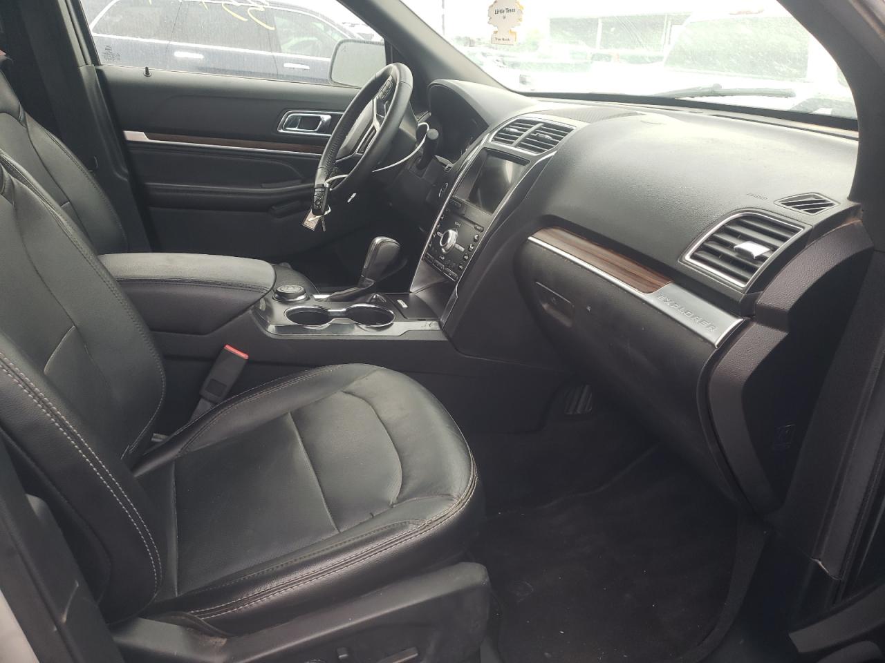 Photo 5 from auction – 2019 FORD EXPLORER L with VIN 1FM5K8F86KGB17552
