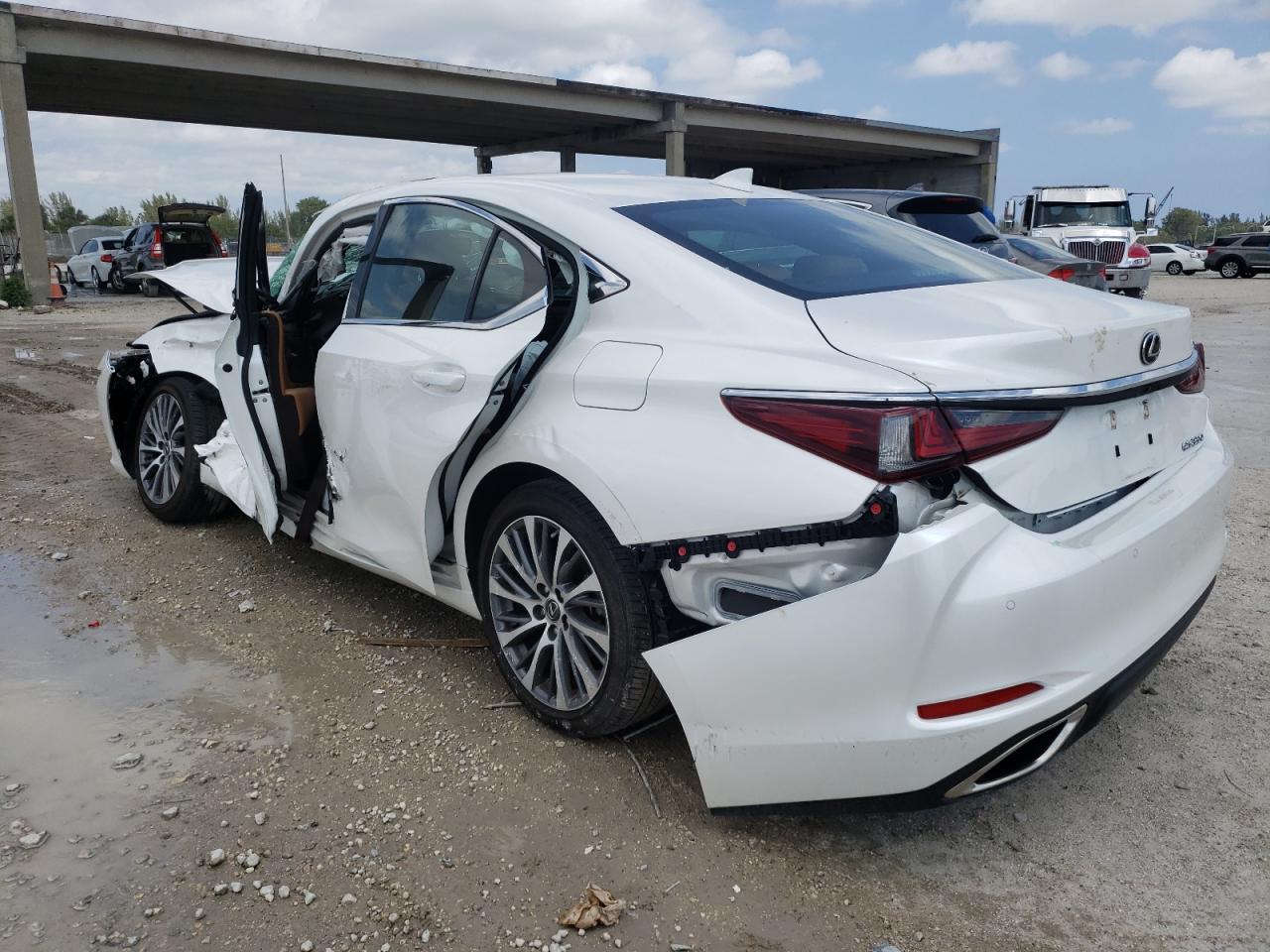 Photo 3 from auction – 2019 LEXUS ES 350 with VIN 58ABZ1B18KU044614