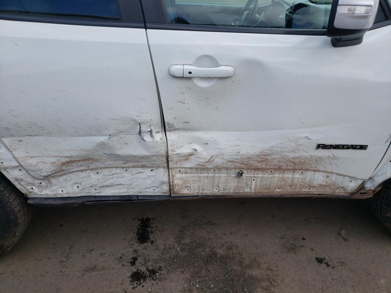 Photo 9 from auction – 2016 JEEP RENEGADE L with VIN ZACCJBDT8GPD28832