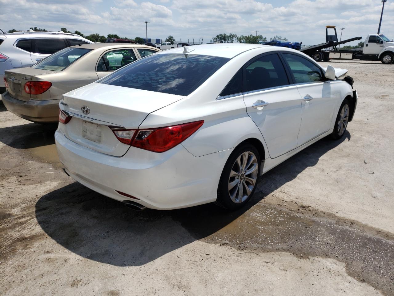 Photo 4 from auction – 2011 HYUNDAI SONATA SE with VIN 5NPEC4ACXBH259680