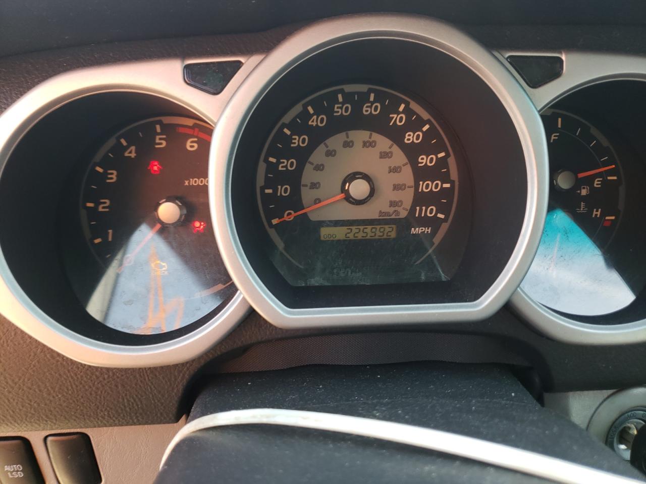 Photo 8 from auction – 2005 TOYOTA 4RUNNER SR with VIN JTEZU14R750054635