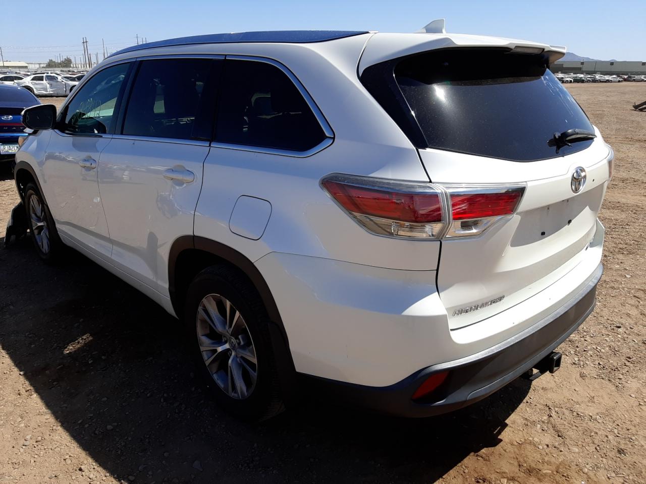 Photo 3 from auction – 2015 TOYOTA HIGHLANDER with VIN 5TDJKRFH2FS183925