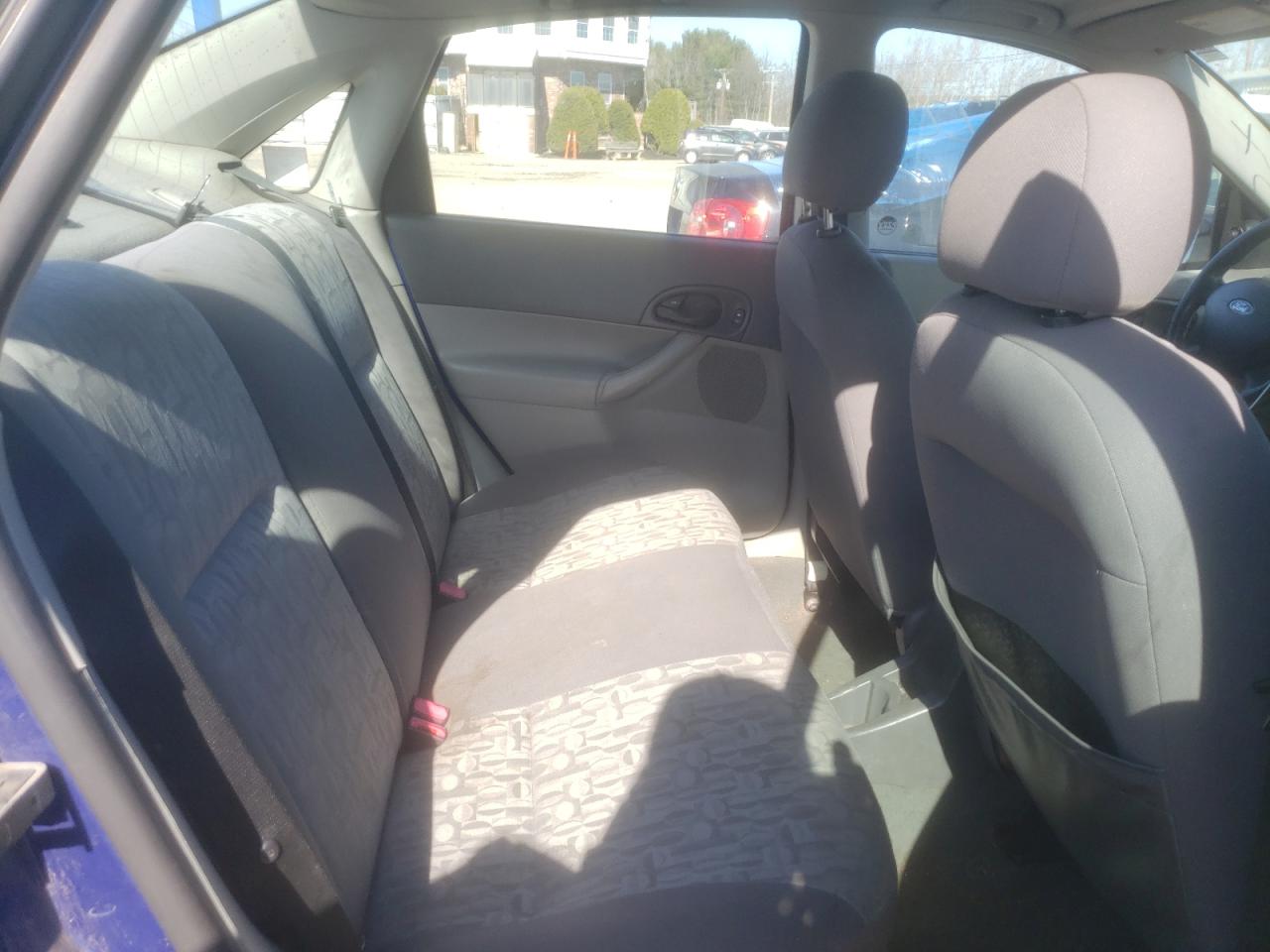 Photo 6 from auction – 2005 FORD FOCUS ZX4 with VIN 1FAFP34N05W120260