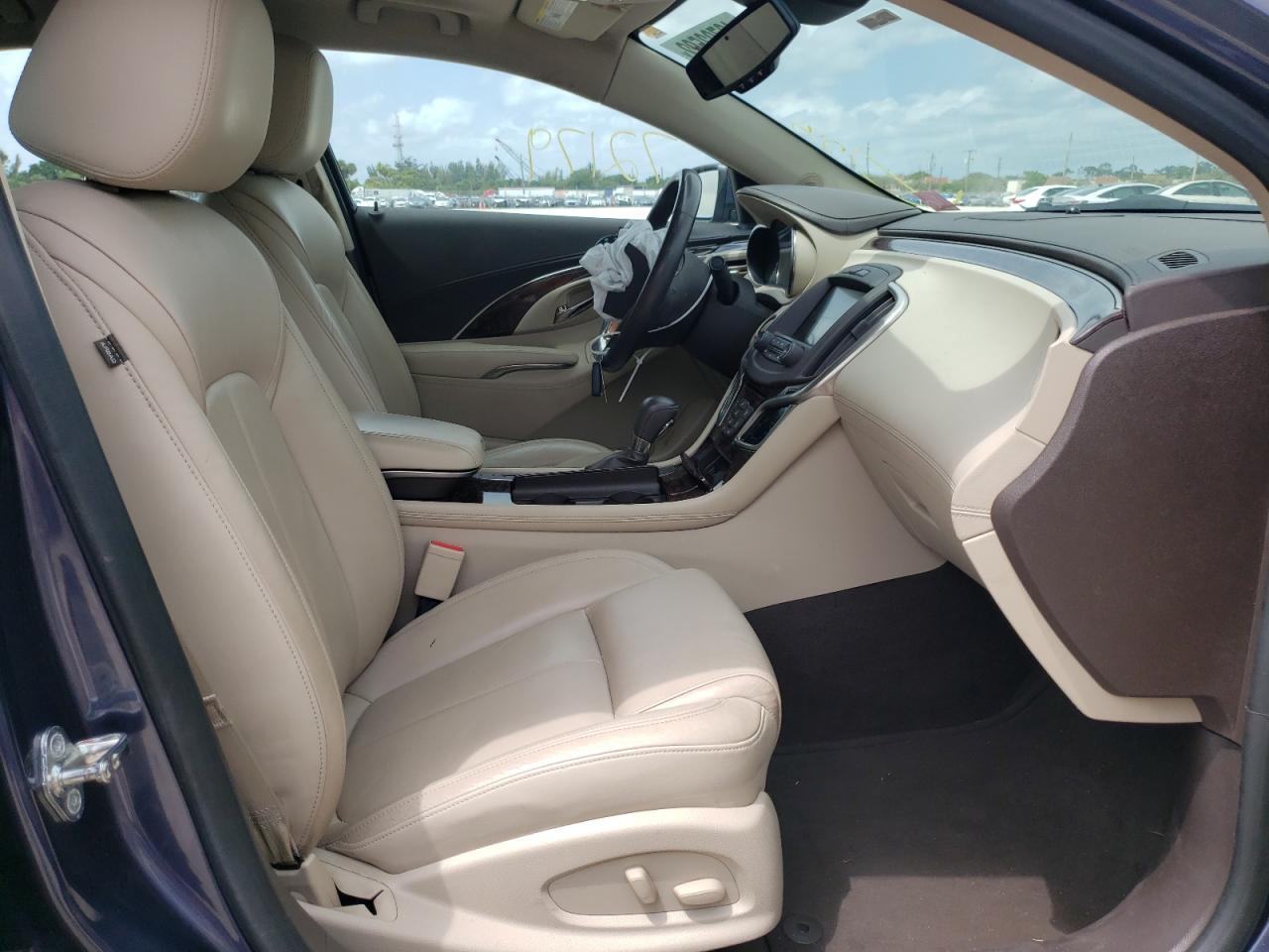 Photo 5 from auction – 2015 BUICK LACROSSE with VIN 1G4GB5G3XFF299200