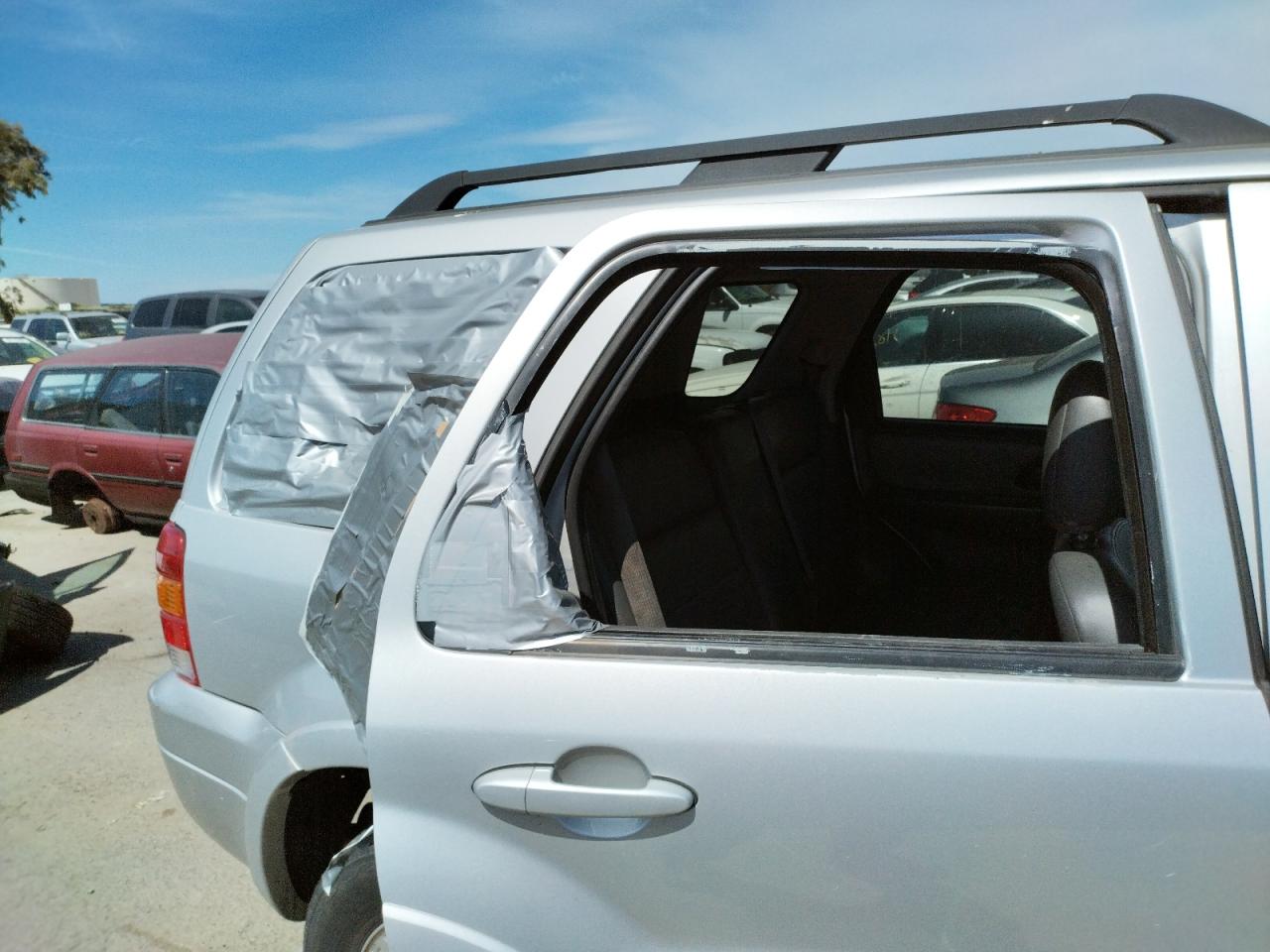 Photo 9 from auction – 2007 FORD ESCAPE with VIN 1FMCU49H67KA42653
