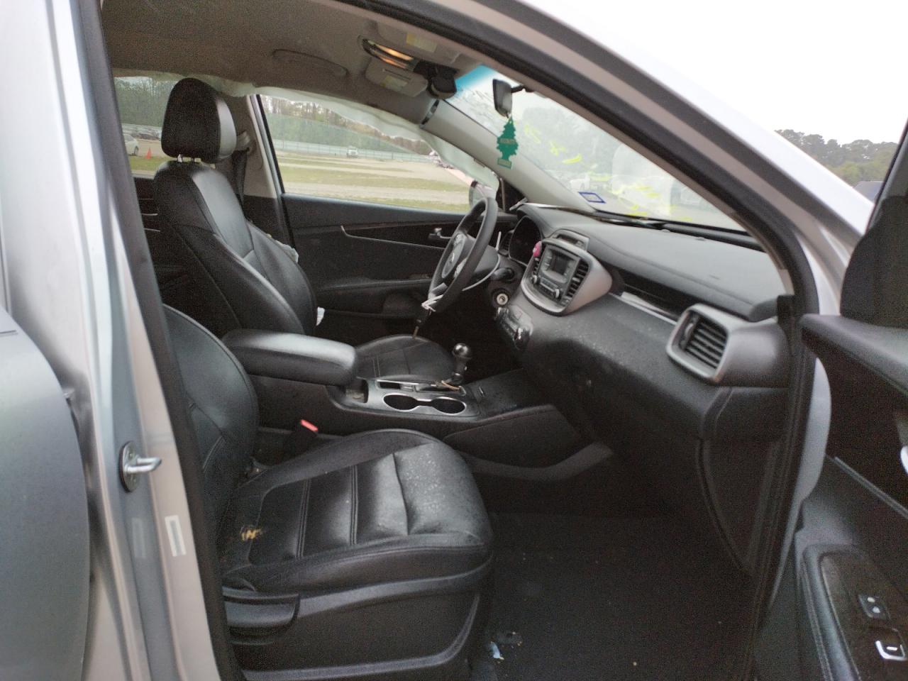 Photo 5 from auction – 2016 KIA SORENTO LX with VIN 5XYPG4A38GG019751