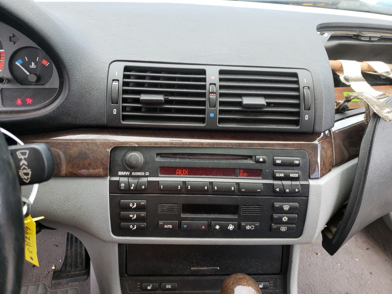 Photo 9 from auction – 2002 BMW 325 IT with VIN WBAEN33442PC11249