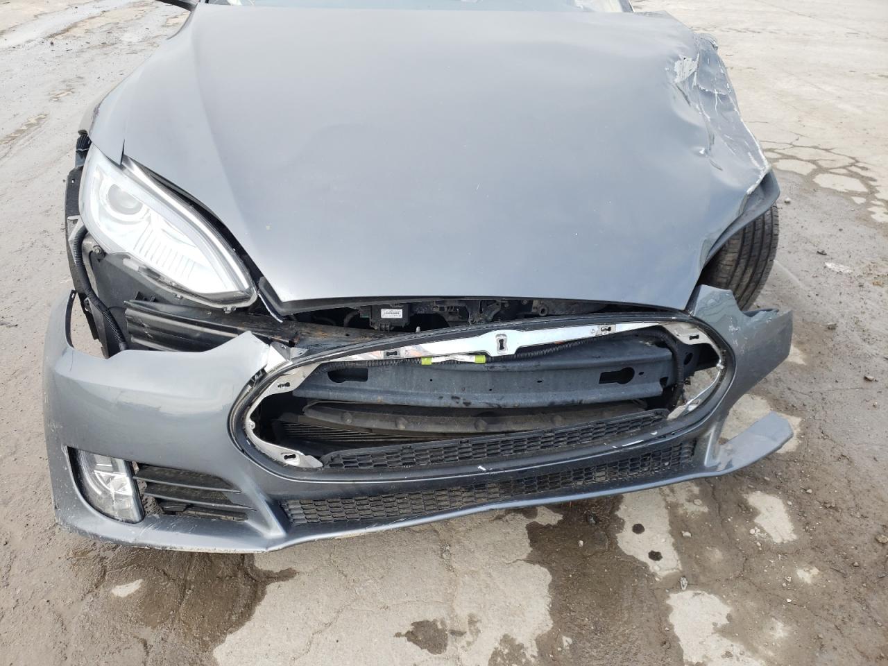 Photo 7 from auction – 2013 TESLA MODEL S with VIN 5YJSA1CN4DFP22677