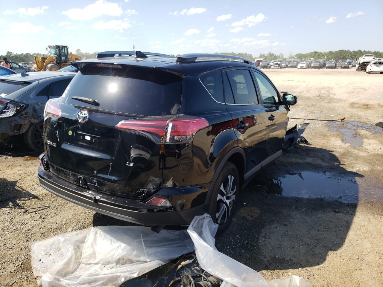 Photo 4 from auction – 2018 TOYOTA RAV4 LE with VIN 2T3ZFREV7JW452331