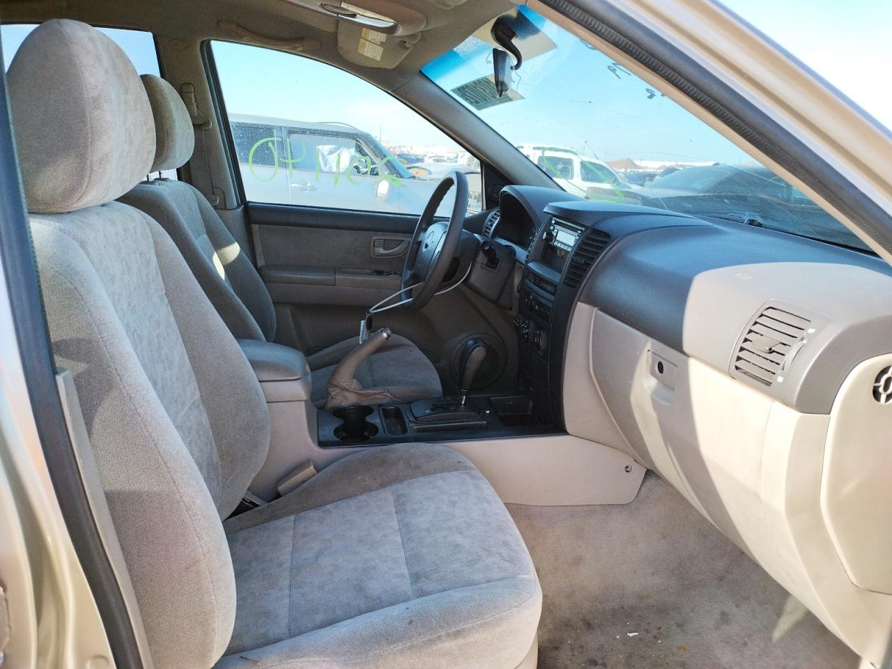 Photo 5 from auction – 2006 KIA SORENTO EX with VIN KNDJD733765577479