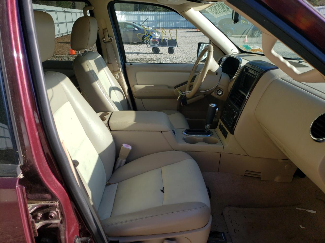 Photo 5 from auction – 2006 FORD EXPLORER with VIN 1FMEU75816UA85512