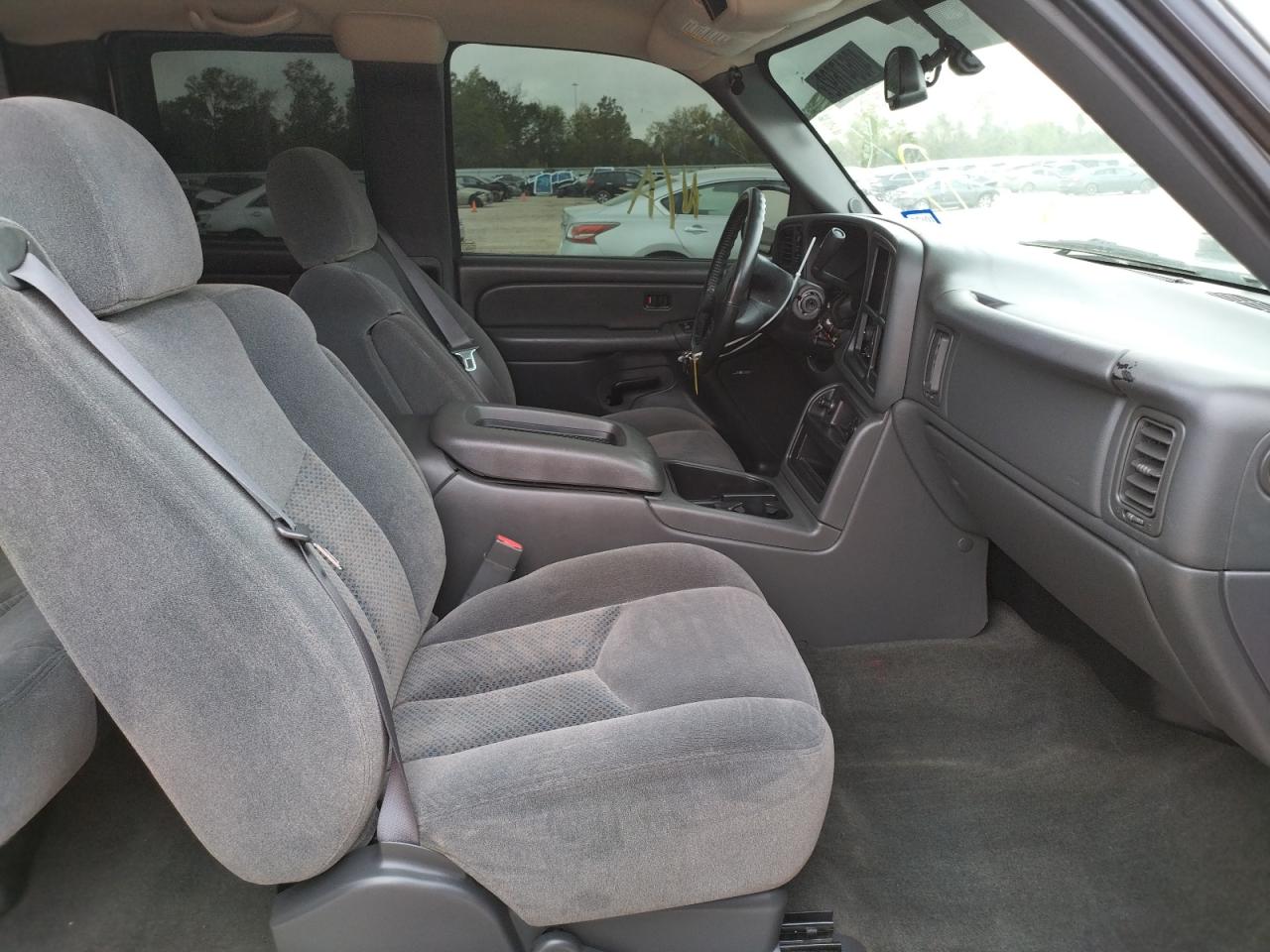 Photo 5 from auction – 2005 CHEVROLET SILVERADO with VIN 1GCEK19BX5E137841