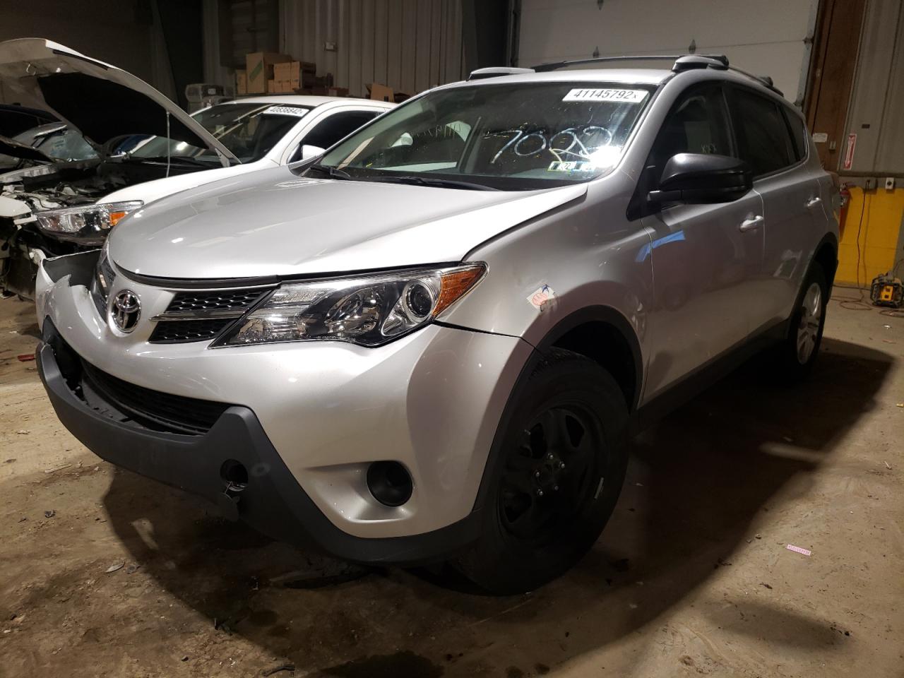 Photo 2 from auction – 2015 TOYOTA RAV4 LE with VIN 2T3BFREVXFW277002