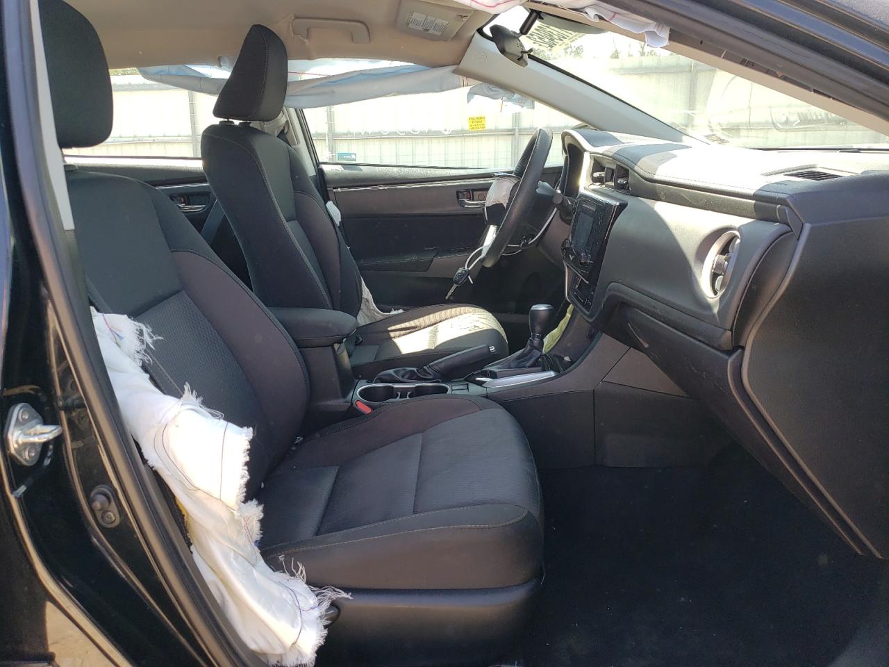 Photo 5 from auction – 2018 TOYOTA COROLLA L with VIN 5YFBURHE6JP815439