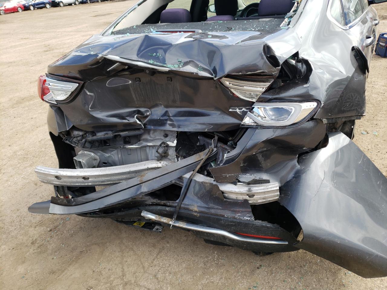 Photo 9 from auction – 2015 CHRYSLER 200 LIMITE with VIN 1C3CCCAB1FN662627