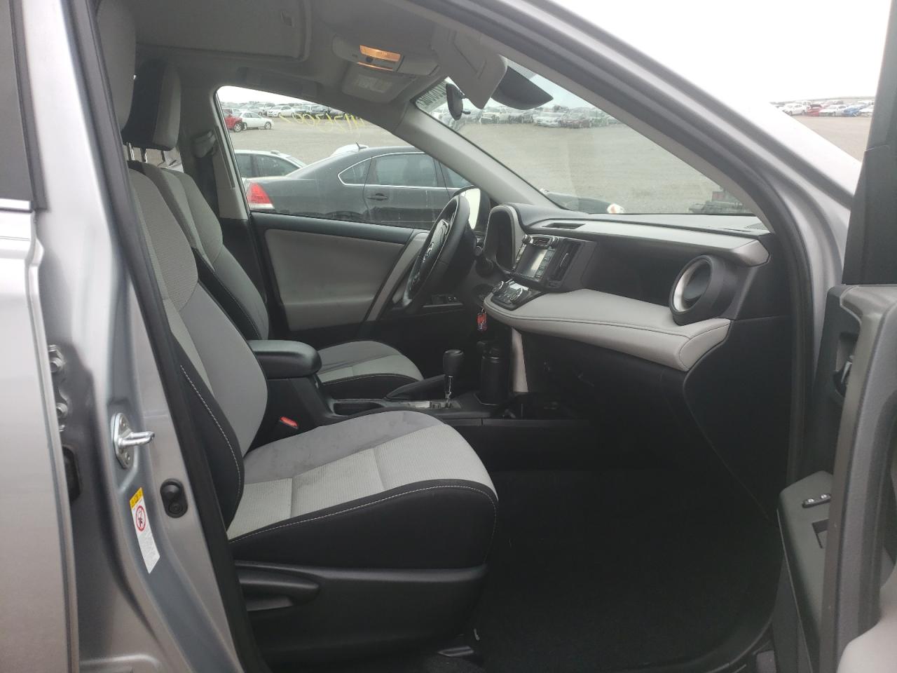 Photo 5 from auction – 2017 TOYOTA RAV4 XLE with VIN 2T3WFREVXHW368145